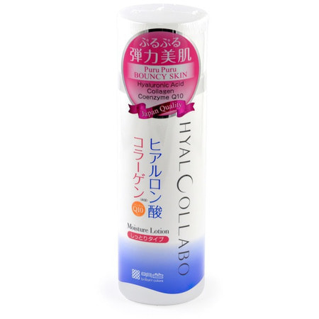 MEISHOKU HYALCOLLABO MOIST LOTION / Глубокоувлажняющий лосьон (с наноколлагеном и наногиалуроновой кислотой), 180 мл. MEISHOKU HYALCOLLABO MOIST LOTION / Глубокоувлажняющий лосьон (с наноколлагеном и наногиалуроновой кислотой), 180 мл.АНТИВОЗРОСТНОЙ УХОД (ОТ З0-ТИ ЛЕТ И СТАРШЕ)<br>Глубокоувлажняющий лосьон содержит два активных нано-компонента - наноколлаген (Наноколлаген способен проникать в более глубокие слои кожи, повышая ее влагоудерживающие свойства, разглаживая мелкие морщинки и неровности, обеспечивая легкий лифтинг кожи и восстанавливая ее упругость) и наногиалуроновую кислоту. Лосьон глубоко увлажняет, активно подтягивает кожу, поддерживает оптимальный уровень влаги в клетках, придаёт коже упругость и эластичность. Активные компоненты - наноколлаген, наногиалуроновая кислота (в отличие от обычной гиалуроновой кислоты, которая исчезает с поверхности кожи после контакта с водой, наногиалуроновая кислота обладает способностью проникать в ее роговой слой и позволяет тем самым на протяжении длительного времени сохранять живительную влагу, как на поверхности кожи, так и изнутри) в составе лосьона обладают особыми увлажняющими свойствами. Они обеспечивают глубокое увлажнение и упругую сияющую кожу. Размер частицы наногиалуроновой кислоты составляет 1/100 от размера молекулы обычной гиалуроновой кислоты, интенсивно проникает в клетки кожи, глубоко увлажняя ее. Размер частицы наноколлагена составляет 1/30 от размера молекулы обычного коллагена, придаёт коже упругость и эластичность. Коже жизненно необходимы оба компонента. Именно в таком двойном сочетании они глубоко увлажняют и активно подтягивают кожу, великолепно дополняя друг друга. Экстракт коры белой ивы позволяет влаге более глубоко проникать в клетки кожи, активизирует кровообращение, улучшая снабжение кожи кислородом. Коэнзим Q10 - мощный антиоксидант, замедляет процесс старения, снабжает клетки кожи энергией и ускоряет их регенерацию. Лосьон не содержит искусственных красителей, имеет слабую кислотность, без отдушек. <br> Способ применения: нанесите на очищенную кожу лица ватным диском или кончиками пальцев. Состав: вода, глицерин, BG, гидролизат гиалуроновой кислоты, гидролизованный коллаген, гиалуронат Na, экстракт коры белой ивы, коэнзим Q10, гидроксид натрия, PEG-40 гидрогенизированное касторовое масло, карбомеры, гидроксиэтилцеллюлоза, метилпарабен, этилпарабен.<br>