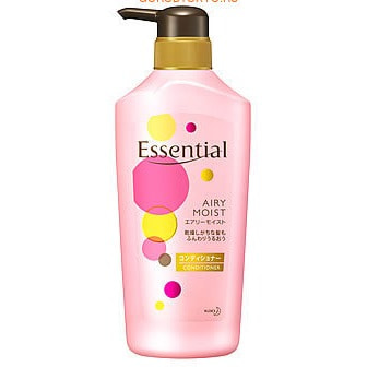 KAO Питающий кондиционер для повреждённых ослабленных волос легкий - Essential Damage Care Nuance Airy, 530 мл. KAO Питающий кондиционер для повреждённых ослабленных волос легкий - Essential Damage Care Nuance Airy, 530 мл.ДЛЯ ОКРАШЕННЫХ И ПОВРЕЖДЁННЫХ ВОЛОС<br>Питающий кондиционер для ослабленных волос с легким ароматом цветов фруктовых деревьев. Кондиционер лечит поврежденные и сеченые волосы, а также защищает их от высыхания при использования фена. Специальная формула двойного концентрирования меда и масла дерева Ши лечит, питает, увлажняет и придает эластичность волосам, также позволяет кондиционеру заполнить поры, образовавшиеся в поврежденных волосах. Новая формула ланолиновой кислоты эффективно восстанавливает ослабленные волосы. Экстракт яблока, входящий в состав кондиционера, обладает смягчающими, тонизирующими, освежающими свойствами, наполняет волосы энергией витаминов, поддерживает естественный уровень увлажненности кожи головы и волос, придает шелковистость. Волосы становятся мягкими, блестящими и послушными, приобретают здоровый блеск благодаря экстракту дикой розы и маслу подсолнечника. СПОСОБ ПРИМЕНЕНИЯ: вымыть волосы шампунем, затем легкими массажирующими движениями нанести на них кондиционер. Спустя пять минут смыть средство теплой водой. Состав: МАСЛО ДЕРЕВА ШИ, ЭКСТРАКТ ДИКОЙ РОЗЫ, ЭКСТРАКТ ЯБЛОКА, МАСЛО ЖОЖОБА, МЕД, ОЧИЩЕННОЕ ПОДСОЛНЕЧНОЕ МАСЛО, ВОДА, ПАРАФИН, сульфат аммония лаурет, стеариновый спирт, диметикон.<br>