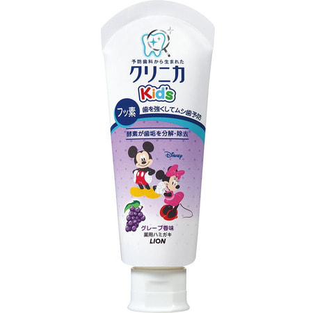 LION Детская зубная паста «Clinica Kids» со вкусом винограда, 60 гр. LION Детская зубная паста «Clinica Kids» со вкусом винограда, 60 гр.Зубные пасты<br>Зубная паста Kodomo - это инновационная зубная паста для детей, которая может использоваться с 6 месяцев. Лекарственная паста, укрепляющая зубы и препятствующая образованию налёта на зубах, предотвращает возникновение кариеса. <br> Особенности продукта: <br><br>Специальный фермент разрушает и удаляет зубной налёт.<br>Фтор, кальций и другие минералы, присутствующие в зубной пасте укрепляют эмаль зубов.<br>Паста содержит специальный скраб для удаления зубного<br>Паста содержит ксилит, натуральный подсластитель.<br>Имеет популярные у детей вкусы: освежающий апельсин, ароматный персик, сочный виноград.<br>