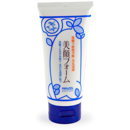 MEISHOKU Bigansui Acne Facial Wash Пена для умывания для проблемной кожи лица, 80 гр. MEISHOKU Bigansui Acne Facial Wash Пена для умывания для проблемной кожи лица, 80 гр.ДЛЯ КОЖИ СКЛОННОЙ К ВОСПАЛЕНИЯМ И УГРЕВОЙ СЫПИ<br>Пена прекрасно очищает кожу лица, контролирует выделения сальных желез, стягивает поры, не нарушая гидро-липидный баланс. Великолепно освежает кожу, предотвращая появление акне. Обеспечивает антибактериальный эффект. Эффективно удаляет макияж, оказывая мягкое воздействие на кожу. Увлажняет. В состав пенки входят антибактериальные компоненты ; салициловая кислота, а также комплекс растительных экстрактов (листьев чайного дерева, цветков календулы, корня горечавки желтой, ромашки). Экстракт водорослей оказывает увлажняющее действие. Способ применения: выдавите небольшое количество средства на ладонь и добейтесь появления пены, добавив немного воды. Нанесите на лицо, особое внимание уделяя проблемным участкам кожи. Тщательно смойте водой. Состав: вода, глицерин, миристиновая кислота, стеариновая кислота, гидроокись калия, дистеарат гликоля, пальмитиновая кислота, лауриновая кислота, глицерил стеарат, PEG-150-дистеарат, феноксиэтанол, гидроксипропилметилцеллюлоза, BTH, EDTA-2Na, этилпарабен, бутилпарабен, O-CYMEN-5-OL, BG, салициловая кислота, этанол, масло листьев чайного дерева, экстракт водорослей, экстракт цветков календулы, экстракт корня горечавки желтой, экстракт ромашки.<br>