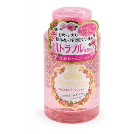 MEISHOKU Organic Rose Skin Conditioner Лосьон-кондиционер для кожи лица с экстрактом дамасской розы, 200 мл. MEISHOKU Organic Rose Skin Conditioner Лосьон-кондиционер для кожи лица с экстрактом дамасской розы, 200 мл.ДЛЯ КОЖИ СКЛОННОЙ К ВОСПАЛЕНИЯМ И УГРЕВОЙ СЫПИ<br>Лосьон-кондиционер для кожи ; новое средство, которое подготавливает кожу лица к нанесению других средств ухода. Он восстанавливает кислотно-щелочной баланс кожи, нарушенный после умывания. Лосьон-кондиционер нормализует состояние кожи лица, придает матовость коже. Улучшает проникновение активных компонентов средств по уходу за кожей лица (молочка, крема, эссенции и т.д.). В его состав входят нанокапсулы, содержащие экстракт ячменя, удерживающий влагу в коже, и экстракт гамамелиса, сужающий поры. Экстракт дамассой розы и розовая вода увлажняют, освежают и тонизируют уставшую кожу, насыщают ее витаминами. Способ применения: нанесите необходимое количество средства на очищенную кожу лица ватным диском или кончиками пальцев. Рекомендуется использовать вместе с другими средствами серии ORGANIC ROSE. Продукт также можно использовать в качестве лосьона для подготовки лица к нанесению макияжа. Состав: вода, BG, сорбитол, молочная кислота, метилпарабен, хлоргидрат алюминия, отдушка, лактат натрия, этилпарабен, экстракт дамасской розы, цветочная вода из лепестков дамасской розы, экстракт листьев гамамелиса, экстракт коикса.<br>