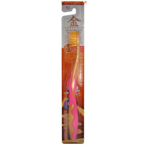 EQ MAXON Nano Gold Toothbrush Зубная щётка c наночастицами золота, сверхтонкой двойной щетиной, средней жёсткости Юниор. EQ MAXON Nano Gold Toothbrush Зубная щётка c наночастицами золота, сверхтонкой двойной щетиной, средней жёсткости Юниор. Зубные щетки и зубные нити<br>Клиническими исследованиями доказано, что частицы нанозолота уничтожают до 99,9 % всех бактерий, сталкивающихся со щетинками щётки. Щётка предотвращает появление неприятного запаха изо рта и укрепляет десны. Тонкие и мягкие заостренные верхние щетинки глубоко проникают в труднодоступные для обычных зубных щёток промежутки между зубами. Закругленные нижние щетинки прекрасно очищают зубную эмаль и не повреждают ее. Благодаря чистке зубов такими щётками улучшается кровообращение, массируются десны, повышается стойкость полости рта к инфекциям. Щетка способствует долговременному сохранению ощущения чистоты и свежести. Производится по запатентованной технологии. Антибактериальный эффект подтвержден лабораторными испытаниями. Получены сертификаты FDA и ISO. Состав ручки: полипропилен, резина. Состав щетинок: полибутилентерефталат, частицы нанозолота.<br>