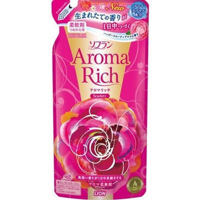 LION Кондиционер для белья SOFLAN - Aroma Rich Scarlett с натуральными ароматическими маслами, 480 мл. Сменный блок. LION Кондиционер для белья SOFLAN - Aroma Rich Scarlett с натуральными ароматическими маслами, 480 мл. Сменный блок.Кондиционеры для белья<br>Aroma Rich Scarlett Кондиционер для белья с натуральными маслами: роза, мимоза, персик, маракуя - обладает антисептическим эффектом и содержит дезодорирующий состав, который ликвидирует неприятные запахи, такие как запах пота, табака и другие. Основа из натуральных ароматических масел, обладает чудесным ароматом, который остается на белье в течение длительного времени. Частицы состава проникают глубоко в ткань, смягчают волокна тканей, устраняют статическое электричество и облегчают процесс глажения. Предотвращает появление катышков и поднятие ворса ткани, а также предотвращает появление дефектов на одежде. Состав: МАСЛО ДАМАССКОЙ РОЗЫ, МАСЛО ПЕРСИКА, МАСЛО МИМОЗЫ, МАСЛО МАРАКУИ, вода, этиловый спирт, хлорид натрия, консервант, pH-регулятор, антиоксидант, полиоксителен алкил эфир, смягчитель.<br>