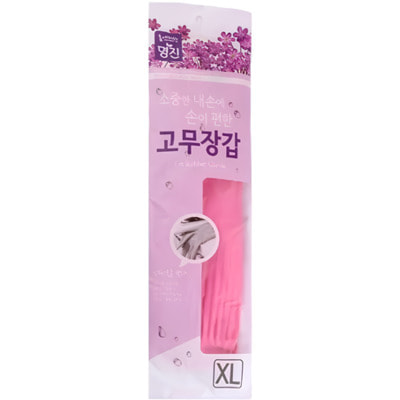 MyungJin RUBBER GLOVE MYUNGJIN Перчатки латексные хозяйственные удлинённые, с манжетой, размер XL. MyungJin RUBBER GLOVE MYUNGJIN Перчатки латексные хозяйственные удлинённые, с манжетой, размер XL.Перчатки для бытовых и хозяйственных нужд<br>Латексные перчатки защищают руки во время проведения бытовых и хозяйственных работ. Перчатки удобны в использовании, гигиеничны, долговечны. Удлиненная форма перчаток позволяет проводить работы даже в труднодоступных местах, а удобная манжета надежно фиксирует перчатку на руке и защищает одежду от смачивания и загрязнения. В области ладони и пальцев на перчатки нанесено противоскользящее покрытие. Края перчаток дополнительно обработаны износостойким веществом. Особенности:<br><br>древесный уголь и красная глина, входящие в состав перчаток, придают им антибактериальные свойства;<br>при изготовлении используется только 100% натуральный каучук, что придает перчаткам мягкость, повышенную прочность и делает возможным их длительное использование;<br>в процессе производства перчатки подвергаются термической обработке, проходят полную дезинфекцию и обладают антибактериальным свойством;<br>отличная функциональность и эргономичный дизайн позволяет использовать их длительное время без негативного воздействия на руки.<br><br>Резиновые перчатки MYUNGJIN одобрены Корейским исследовательско-испытательным институтом как антибактериальные и не вызывающие раздражения кожи рук; имеют сертификаты качества ISO 9001, 14001. Для большего комфорта рекомендуется использовать вместе с неткаными перчатками марки MYUNGJIN, которые обеспечивают гигиену рук, впитывают влагу, сохраняют тепло при долгом нахождении в холодной воде. Способ применения: используйте перчатки в бытовых целях. При необходимости сушите, вывернув наизнанку. В случае появления запаха тщательно промойте. Состав: натуральный каучук, краситель, диоксид титана, ускорители вулканизации, оксид цинка, сера, R-воск, пеногаситель, стабилизатор латекса, диспергатор, гидроксид калия, нашатырный спирт, древесный уголь, красная глина. Размер: 42 х 22 см.<br>