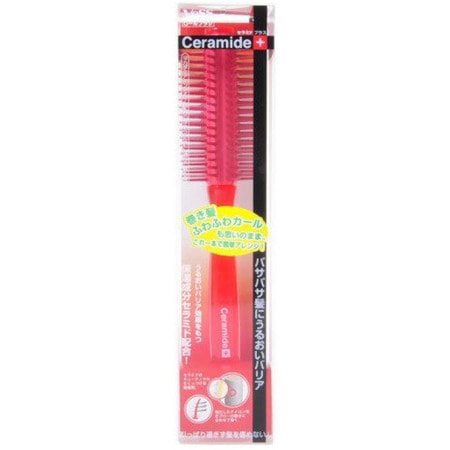 VESS Ceramide Brush / Щетка массажная для увлажнения и смягчения волос с церамидами VESS Ceramide Brush / Щетка массажная для увлажнения и смягчения волос с церамидамиРАСЧЕСКИ И ЩЕТКИ<br>Ceramide Brush / Щетка массажная для увлажнения и смягчения волос с церамидами<br> Описание: Массажная щетка содержит микрокапсулированные церамиды и масло австралийского ореха макадамия для ежедневного увлажнения и смягчения волос при расчёсывании. Церамиды - это естественные составляющие кутикулы волоса, они образуют на поверхности волоса защитный липидный слой, увеличивают уровень увлажнения сухих, с секущимися кончиками волос, препятствуют сухости и потере влаги. Масло австралийского ореха Макадамия смягчает волосы, предотвращая спутывание волос во время расчёсывания. Внимание при применении: Не используйте при заболеваниях или повреждениях кожи головы. Избегайте продолжительного воздействия горячего воздуха фена, что может привести к изменению формы щетки. Не используйте одновременно с применением специальных средств для расчёсывания или выпрямления спутанных волос, это может повлиять на качество щетки. По мере загрязнения ополосните щетку тёплой водой, хорошо обсушите на воздухе без специальных средств для сушки. Состав: основной корпус-держатель с ручкой - AS-древесная смола, зубцы-полиэстер, микрокапсулированные церамиды.<br>