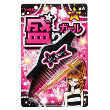 VESS Comb Brush Расческа комбинированная со съемной ручкой VESS Comb Brush Расческа комбинированная со съемной ручкойРАСЧЕСКИ И ЩЕТКИ<br>Расчёска-гребень компактной формы имеет съёмную ручку.<br>Легко складывается и раскладывается одним движением, без труда поместится в любой дамской сумочке.<br>Зубцы расчёски, не доходящие до основания корпуса-держателя, позволяют прядь за прядью начесывать волосы, создавая объём от корней.<br> Способ создания причёски объёмный хвост в форме падающей звезды: <br><br>Волосы собрать в высокий хвост и прядь за прядью начесать. Съёмная ручка гребня при этом не используется.<br>Часть начёсанных волос обкрутить вокруг основания хвоста, другую часть продеть через это кольцо из волос.<br>Съёмной ручкой гребня достать дополнительные пряди, завершающие общий вид причёски объёмный хвост.<br>