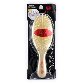 VESS Orientxy Brush / Щетка массажная (круглая) для увлажнения и придания блеска волосам с растительными компонентами VESS Orientxy Brush / Щетка массажная (круглая) для увлажнения и придания блеска волосам с растительными компонентамиРАСЧЕСКИ И ЩЕТКИ<br>Orientxy Brush / Щетка массажная (круглая) для увлажнения и придания блеска волосам с растительными компонентами<br> Описание: Массажная щетка содержит микрокапсулированные растительные экстракты и масла: жемчужную пудру, экстракт соевых бобов, экстракт женьшеня, масло камелии, рисовое масло.Эти компоненты ежедневно увлажняют волосы, придают им гладкость и блеск при расчёсывании. Свойства входящих в состав растительных компонентов: <br><br>жемчужная пудра - увлажняет, придаёт волосам блеск;<br>экстракт соевых бобов - восстанавливает повреждённые волосы;<br>экстракт женьшеня - увлажняет, сглаживает поверхность волос;<br>масло камелии - придаёт блеск, усиливает естественный блеск тёмных волос;<br>рисовое масло - смягчает волосы, предотвращая спутывание волос во время расчёсывания. Внимание при применении:Не используйте при заболеваниях или повреждениях кожи головы. Избегайте продолжительного воздействия горячего воздуха фена, что может привести к изменению формы щетки. Не используйте одновременно с применением специальных средств для расчёсывания или выпрямления спутанных волос, это может повлиять на качество щетки. По мере загрязнения ополосните щетку тёплой водой, хорошо обсушите на воздухе без специальных средств для сушки. Состав: основной корпус-держатель с ручкой - AS древесная смола, зубцы полиэтилен, микрокапсулированные растительные экстракты .<br>