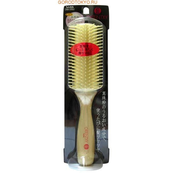 VESS Orientxy Brush / Щетка массажная для увлажнения и придания блеска волосам с растительными компонентами VESS Orientxy Brush / Щетка массажная для увлажнения и придания блеска волосам с растительными компонентамиРАСЧЕСКИ И ЩЕТКИ<br>Orientxy Brush / Щетка массажная для увлажнения и придания блеска волосам с растительными компонентами<br> Описание: Массажная щетка содержит микрокапсулированные растительные экстракты и масла: жемчужную пудру, экстракт соевых бобов, экстракт женьшеня, масло камелии, рисовое масло. Эти компоненты ежедневно увлажняют волосы, придают им гладкость и блеск при расчёсывании. Свойства входящих в состав растительных компонентов: <br><br>жемчужная пудра - увлажняет, придаёт волосам блеск;<br>экстракт соевых бобов - восстанавливает повреждённые волосы;<br>экстракт женьшеня - увлажняет, сглаживает поверхность волос;<br>масло камелии - придаёт блеск, усиливает естественный блеск тёмных волос;<br>рисовое масло - смягчает волосы, предотвращая спутывание волос во время расчёсывания. Внимание при применении:Не используйте при заболеваниях или повреждениях кожи головы. Избегайте продолжительного воздействия горячего воздуха фена, что может привести к изменению формы щетки. Не используйте одновременно с применением специальных средств для расчёсывания или выпрямления спутанных волос, это может повлиять на качество щетки. По мере загрязнения ополосните щетку тёплой водой, хорошо обсушите на воздухе без специальных средств для сушки. Состав: основной корпус-держатель с ручкой - AS древесная смола, зубцы полиэтилен, микрокапсулированные растительные экстракты .<br>