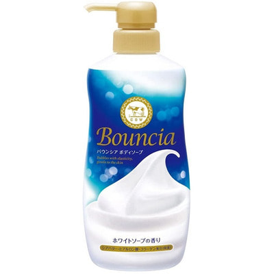 COW Bouncia Жидкое увлажняющее мыло для тела с гиалуроновой кислотой и коллагеном, с цветочным ароматом, 550 мл. COW Bouncia Жидкое увлажняющее мыло для тела с гиалуроновой кислотой и коллагеном, с цветочным ароматом, 550 мл.Гели для душа, жидкое крем-мыло<br>Жидкое увлажняющее мыло для тела образует мягкую густую пену, которая нежно и бережно очищает кожу. Богатый протеинами молочный порошок (сливки), входящий в состав мыла, обладает увлажняющим эффектом. Кожа становится нежной и гладкой на ощупь. Коллаген и гиалуроновая кислота глубоко проникают в клетки кожи, надолго удерживая влагу, и предотвращают сухость и шелушение. Полученный из лакричника глицирризинат дикалия оказывает смягчающее и противовоспалительное действие, устраняет зуд и шелушение, заботясь о сухой коже. Мыло обладает приятным цветочным ароматом. Способ применения: надавите на дозатор 1-3 раза, нанесите на влажную кожу, помассируйте и смойте водой. Состав: вода, лауринат калия, миристинат калия, пальмитат калия, кокамид МЕА, гликоль дистеарат, хлорид калия, глицерин, молочные сливки, водорастворимый коллаген, гиалуроновая кислота натрия, двукалий глициллицинат, кокамидпропилбетаин, лаурил гидроксисултаин, лауретсульфат натрий, ПЭГ-400, ПЭГ-9M, ПЭГ-45М, поликватерниум-7, ароматизаторы, BG, бензоат натрия, EDTA-2Na, EDTA-3Na, BHT, метилпарабен, пропилпарабен.<br>