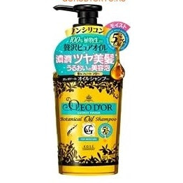 KOSE Cosmeport Oleo Dor Шампунь для сухих, ломких волос на основе пяти видов масел Блеск и увлажнение, без силикона, с фруктово-цветочным ароматом, 500 мл. KOSE Cosmeport Oleo Dor Шампунь для сухих, ломких волос на основе пяти видов масел Блеск и увлажнение, без силикона, с фруктово-цветочным ароматом, 500 мл.СРЕДСТВА БЕЗ СИЛИКОНА - КЛАСС ПРЕМИУМ!<br>Шампунь для бережного мытья ослабленных волос. Содержит аминокислоты, которые проникают глубоко в структуру поврежденных волос и наполняют волосы влагой от корней до самых кончиков. Тщательно подобранная композиция из натуральных растительных масел, таких как абрикосовое масло, масло периллы, масло виноградных косточек и масло семян жожоба, мягко ухаживает за волосами, придавая им мягкость и блеск. Шампунь не содержит SLS, спирта и сырья животного происхождения. Обладает сладким фруктово-цветочным ароматом. Способ применения: нанесите необходимое количество шампуня (в зависимости от длины волос) на влажные волосы, мягкими массажными движениями вспеньте, тщательно смойте водой. Состав: вода, олефин (C14-16), сульфат натрия, кокамидопропилбетаин, PPG-2 кокамид, кокоил метил таурат натрия, кокоамфоацетат натрия, абрикосовое масло, масло периллы, токоферол, масло виноградных косточек, масло семян жожоба, бутиленгликоль, ЭДТА-2Na, пропиленгликоль, ПЭГ-50 гидрогенизированное касторовое масло, изостеариновая кислота, лимонная кислота, кокамид моноэтиламин, дилауроил лизин глутамат натрия, сквалан, триизостеарат ПЭГ-20 глицерил, поликвартениум-10, лауриновая кислота PEG-2, хлорид натрия, салициловая кислота, метилпарабен, бензоат натрия, ароматизатор карамель.<br>