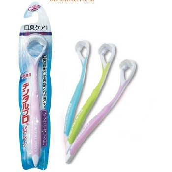 Dentalpro Щёточка для чистки языка, ультрамягкая. Dentalpro Щёточка для чистки языка, ультрамягкая. Зубные щетки и зубные нити<br>Щеточка для языка предназначена для удаления белого бактериального налета с языка, который, в основном, и вызывает неприятный запах изо рта. Щетина щетки выполнена из тончайших волосков, не травмирующих язык (волоски в 6 раз тоньше, чем волоски у зубной щетки). Способ применения: проведите щеточкой от основания языка до его кончика несколько раз. Рекомендуется менять щетку для языка каждый месяц. Состав: материал ручки - полипропилен/ резина, материал щетины - насыщенная полиэфирная смола.<br>