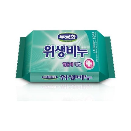 MUKUNGHWA Laundry soap Антибактериальное, противовирусное, антигрибковое хозяйственное мыло для стирки белья, 230 гр. MUKUNGHWA Laundry soap Антибактериальное, противовирусное, антигрибковое хозяйственное мыло для стирки белья, 230 гр.Мыло для стирки<br>Антисептическое мыло проникает глубоко в структуру ткани, убивает 99% бактерий, в т.ч. кишечную палочку и стафилококк. Эффективно вымывает самые разнообразные вирусы, колонии бактерий и плесневых грибов. Обладает отбеливающим действием. Защищает ткани от повторного микробного обсеменения. Идеально подходит для гигиены любого белья (нательного, нижнего, постельного), полотенец, одежды медицинского персонала. Оставляет свежий аромат.<br>