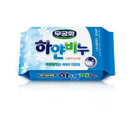 MUKUNGHWA Laundry soap Отбеливающее хозяйственное мыло для стирки взрослого и детского белого белья, 230 гр. MUKUNGHWA Laundry soap Отбеливающее хозяйственное мыло для стирки взрослого и детского белого белья, 230 гр.Мыло для стирки<br>Мыло имеет повышенные отстирывающие и отбеливающие свойства. Идеально подходит для застирывания, предварительной обработки пятен и отбеливания светлых и белых тканей. Обладает хорошим пенообразованием, выраженными антимикробными свойствами, не раздражает кожу, может в т.ч. использоваться для стирки детского нательного белья, оставляет на тканях приятный цветочный запах.<br>