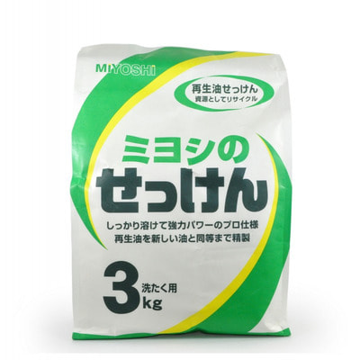 MIYOSHI Порошковое мыло для стирки на основе натуральных компонентов, 3 кг. MIYOSHI Порошковое мыло для стирки на основе натуральных компонентов, 3 кг.Средства для стирки детского белья и одежды<br>Средство легко растворяется, удаляет как недавние, так и застарелые загрязнения (например, стойкие масляные пятна, следы пота). Несмотря на отсутствие в составе отбеливающих компонентов и усилителей белизны бельё после стирки порошковым мылом становится мягким и белоснежным. Рекомендуется для стирки одежды из хлопковых, льняных и синтетических тканей. Безопасно для стирки одежды из окрашенных тканей. Способ применения: растворите средство в воде или засыпьте в стиральную машину. Поместите белье в раствор и начните стирку. После стирки белье тщательно прополоскать. Перед применением: перед стиркой внимательно изучите этикетки с рекомендациями по стирке вещи. Если среди них есть такая, как не для стирки в воде, не стирайте вещь данным средством. Средство также не подходит для изделий с рекомендованной деликатной машинной стиркой меньше 40 град. или ручной стиркой меньше 30 град. Состав: чистая (без примесей) мыльная основа (калийная соль с содержанием жирных кислот 60%), щелочные компоненты (силикаты).<br>