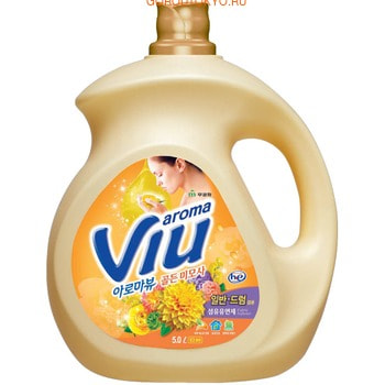 MUKUNGHWA «Aroma Viu Golden Mimosa» Антибактериальный кондиционер, с ароматом золотой мимозы, бутылка, 5 л. MUKUNGHWA «Aroma Viu Golden Mimosa» Антибактериальный кондиционер, с ароматом золотой мимозы, бутылка, 5 л.Кондиционеры для белья<br>Не содержит консервантов, искусственных красителей. Обладает стойким приятным ароматом мимозы. Натуральные цветочные масла раскрываются на тканях во время носки. Подходит для любых типов и цветов тканей. Смягчающий, разглаживающий, антистатический, улучшает свойства тканей, прекрасно дезодорирует. Содержит в составе прополис и 7 антибактериальных компонентов, которые подавляют рост бактерий, вызывающих неприятные запахи при сушке белья в помещении или при пропитывании одежды потом. Кондиционер дерматологически протестирован, не вызывает аллергию, раздражений. Многоразовая мягкая упаковка с закручивающейся крышкой.<br>