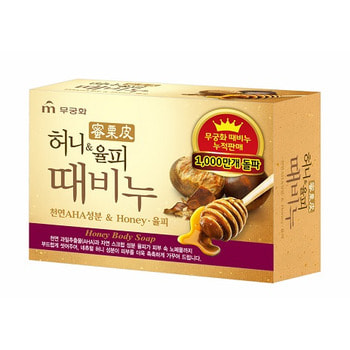 MUKUNGHWA «Honey Body Soap» Отшелушивающее и увлажняющее мыло для тела с мёдом и скорлупой каштанов, 100 г. MUKUNGHWA «Honey Body Soap» Отшелушивающее и увлажняющее мыло для тела с мёдом и скорлупой каштанов, 100 г.Туалетное кусковое мыло<br>Мыло содержит мед, фруктовые кислоты (винограда, апельсина, яблока, лимона, лайма) и порошок скорлупы каштана, которые омолаживают, восстанавливают, эффективно очищают, отшелушивают омертвевшие клетки кожи, питают и увлажняют. Мелкие частички каштана не травмируют даже самую нежную кожу. Подойдет для нормальной и сухой кожи. Кожа начинает дышать, становится упругой, гладкой и бархатистой. Состав: мыльная основа, мед, экстракты винограда, апельсина, яблока, лимона, лайма, порошок каштана, увлажняющие компоненты.<br>