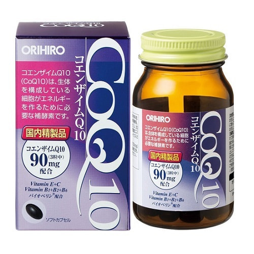 ORIHIRO Коэнзим Q10 с витаминами, 90 капсул. ORIHIRO Коэнзим Q10 с витаминами, 90 капсул.Сердечно-сосудистые заболевания<br>Коэнзим Q10 с витаминами - натуральное вещество, не имеющее в своем составе синтетических компонентов. По этой причине средство значительно превосходит свои химические аналоги. Рекомендуют дозировать вещество порциями по 5 мг. Биоперин увеличивает биодоступность пищевых компонентов, улучшая скорость их перемещения по кровотоку. Это возможно за счет действия эпителиальных клеток кишечника, абсорбционная способность которого значительно увеличивается. Коэнзим Q10 с витаминами способен улучшить всасывание витаминов и минералов всех групп, нормализировать уровень инсулина. Врачи доказали положительное влияние препарата на всасывание жирорастворимого каротина и водорастворимых витаминов, среди которых пиридоксин и аскорбиновая кислота. Также растворяются медь, селен, аминокислоты, антиоксиданты и многое другое. При этом полезные свойства биоперина не заканчиваются на данном списке. Коэнзим Q10 обладает неспецифическими механизмами всасывания некоторых пищевых компонентов: <br><br>Улучшение кровотока в стенке кишечника (благодаря этому улучшается обмен веществ);<br>Укоряется активное перемещение веществ;<br>Эмульгируются жировые составляющие содержимого кишечника.<br><br>Такой компонент препарата, как биоперин, часто добавляют к жиросжигателям, а также биодобавкам, предназначенным для специализированного питания спортсменов. Биоперин увеличивает эффективность действия подобных препаратов. Коэнзим Q10 с витаминами рекомендуют применять в качестве биологически активной добавки, так как данный препарат является источником витаминов E, B1, E, B2 и B6. Капсулы препарата способны эффективно справляться с возрастными изменениями в организме человека и налаживают нормальное функционирование иммунной системы. В препарате содержится коэнзим Q10 ; антиоксидант, способствующий нормальной работе иммунной системы и выработке клеток кожи. Коэнзим Q10 имеет следующие свойства: <br><br>Эффективен при лечении и профилактики заболеваний сердечно-сосудистой системы;<br>Замедляет процессы старения и омолаживает организм;<br>Избавляет от синдрома хронической усталости и увеличивает работоспособность человека;<br>Увеличивает регенеративные характеристики тканей;<br>Имеет положительное воздействие на периферическую нервную систему;<br>Генерирует энергию организма;<br>Улучшает иммунную защиту организма;<br>Регулирует кровообращения;<br>Стимулирует работу головного мозга.<br><br>Коэнзим Q10 с витаминами - препарат, влияющий на энергетику человека. Он замедляет старение и улучшает работу многих систем организма. Также его используют для улучшения спортивных показателей. Состав: коэнзим Q10, дрожжи с цинком, экстракт чёрного перца, Витамин C, Витамин E, ниацин, Витамин B6, чернила каракатицы, каротин дуналиеллы солоноводной, Витамин B1, Витамин B2, сафлоровое масло, пчелиный воск, глицериновый экстракт жирных кислот, рафинированная пшеничная мука, желатин, глицерин. <br><br><br><br>Наименование показателя<br>Содержание в 3 капсулах<br><br><br><br><br>Коэнзим Q10, мг<br>90,0<br><br><br>Экстракт чёрного перца(Биоперин ®), мг<br>2,5<br><br><br>Цинк, мг<br>5,0<br><br><br>Витамин Е, мг<br>10,0<br><br><br>Витамин С, мг<br>90,0<br><br><br>Витамин В1, мг<br>5,0<br><br><br>Витамин В2, мг<br>5,0<br><br><br>Ниацин, мг<br>10,0<br><br><br>Витамин В6, мг<br>8,0<br><br><br>Бета-каротин, мкг<br>1080,0<br><br><br><br> Способ применения: взрослым в качестве БАД рекомендуется принимать по 3 капсулы в день во время приема пищи. Продолжительность приема 1 месяц.<br>