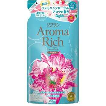 LION Soflan Aroma Rich Sofia Кондиционер для белья с женственным цветочным ароматом, сменная упаковка, 450 мл. LION Soflan Aroma Rich Sofia Кондиционер для белья с женственным цветочным ароматом, сменная упаковка, 450 мл.Кондиционеры для белья<br>Сенсационный продукт! Новинка от японской корпорации LION - серия кондиционеров AROMA RICH с натуральными ароматическими маслами! Неповторимая гамма запахов. Для поклонников завораживающих ароматов! <br><br>Верхняя нота: зелёное яблоко<br>Средняя нота: ландыш, ирис, магнолия<br>Заключительная нота: кедр, малина, кумарин<br><br> Подходит для смягчения и дезинфекции одежды из хлопка, шерсти и синтетических тканей. В состав вошли натуральные масла, придающие белью женственный цветочный аромат. Кондиционер защищает белье от статического электричества, обладает антибактериальным эффектом. Содержит специальные микроэлементы, которые глубоко проникают в структуру ткани и надежно уничтожают стойкие неприятные запахи. Кондиционер смягчает и расправляет волокна ткани, уменьшая количество складок на одежде. Состав: поверхностно-активные вещества (соль диалкиламмония сложноэфирного типа), ароматические масла.<br>