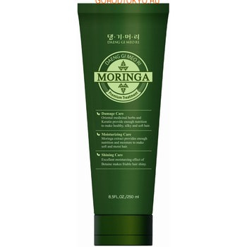 DOORI COSMETICS «Daengi Meori» Премиум кондиционер дл волос с кстрактом моринги, 250 мл. DOORI COSMETICS «Daengi Meori» Премиум кондиционер дл волос с кстрактом моринги, 250 мл.ДЛЯ ОКРАШЕННЫХ И ПОВРЕЖДЁННЫХ ВОЛОС<br>Дерево моринга ; то растение, богатое белками, кальцием, витаминами, минералами и аминокислотами. Кондиционер с кстрактом моринги обеспечивает интенсивное увлажнение и питание сухим и ломким волосам. Гидролизированный кератин восстанавливает поврежденные волосы, способствует глубокому увлажнени и повышает ластичность волос. Волосы выглдт здоровыми, мгкими и шелковистыми. Бетаин, содержащийс во многих растених и входщий в состав кондиционера, обладает увлажнщими, смгчащими и укреплщими свойствами. Комплекс растительных кстрактов (корейска хризантема, портулак огородный и корень ремании) и масло авокадо питат и увлажнт кожу головы. Кондиционер подойдет дл поврежденных, хрупких, сухих волос. Применение: после мыть волос шампунем, нанесите на 2-3 минуты, затем тщательно смойте. Состав: Water, Cetearyl Alcohol, Stearamidopropyl Dimethylamine, Chrysanthemum Sibiricum Extract, Fragrance, Glutamic Acid, Betaine, Sodium PCA, Dicaprylyl Carbonate, Persea Gratissima (Avocado Oil), Cetyl Ethylhexanoate, Behentrimonium Chloride, Ceteareth-20, Hydrolyzed Keratin, Isopropyl alcohol, Disodium EDTA, Butylene glycol, Rehmannia Chinensis Root Extract, Poria Cocos Extract, Red Ginseng Extract, Portulaca Oleracea Extract, Moringa Oleifera Leaf Extract, Phenoxyethanol.<br>