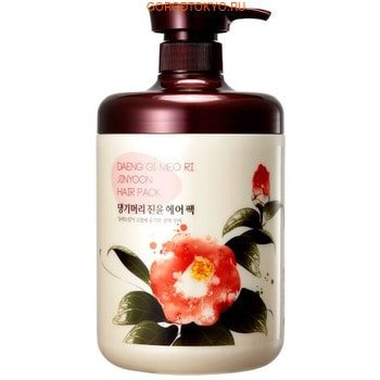 DOORI COSMETICS «Daeng Gi Meo Ri Jinyoon» Маска для волос, 1000 мл. DOORI COSMETICS «Daeng Gi Meo Ri Jinyoon» Маска для волос, 1000 мл.ДЛЯ ОКРАШЕННЫХ И ПОВРЕЖДЁННЫХ ВОЛОС<br>Маска для волос с маслом и экстрактом камелии ; идеальное средство по уходу за кожей головы и волосами, поврежденными из-за частого окрашивания, химической завивки и сушки феном. Масло камелии обладает питательными, регенерирующими и увлажняющими свойствами. Оно содержит большое количество ненасыщенных жирных кислот и комплекс витаминов, протеинов и микроэлементов для поддержания естественного здоровья волос. В состав маски входят также пять растительных экстрактов, получивших международный сертификат Ecocert: корень женьшеня, экстракт имбиря, экстракт розы, экстракт корня дягиля и экстракт зеленый чай. Маска легко распределяется по волосам и быстро впитывается, насыщая волосы полезными компонентами. Применение: нанести на влажные волосы после мытья шампунем, помассировать и оставить на 2-3 минуты. Смыть теплой водой. Состав: Water, Cetyl alcohol, Cyclopentasiloxane, Dimehticone, Stearyl Alcohol, Stearmidopropyl Dimethylamine, Chrysanthemum Boreale Flower Extract, Cetrimonium chloride, Glutamic Acid, Dicaprylyl Carbonate, Phenoxyethanol, Fragrance, Houttuynia Cordata Extract, Thuja Orientalis Leaf Extract, Morus Alba Bark Extract, Polygonum Multiflorum Root Extract, Behentrimonium Chloride, Rehmannia Glutinosa Root Extract, PEG-10, Panthenol, Amodimethicone, Artemisia Vulgaris Extract, Panax Ginseng Root Extract, Camellia Japonica Seed Oil , Caprylic/Capric Triglyceride, Trideceth-12, Cyclotetrasiloxane, Butylene Glycol, Glyceryl Polymethacrylate, Angelica Acutiloba Root Extract, Hydrolyzed Keratin, Keratin, Camellia Sinensis Leaf Extract, Zingiber Officinale (Ginger) Root Extract, Oxidized Keratin, Alcohol, Propylene Glycol, Rose Flower Oil, Palmitoyl Oligopeptide.<br>